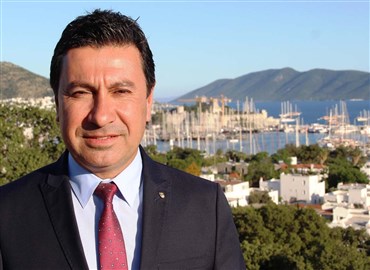 Bodrum Belediye Başkanı Ahmet Aras sosyal medyadan yaptığı canlı yayında vatandaşlara seslendi. 
