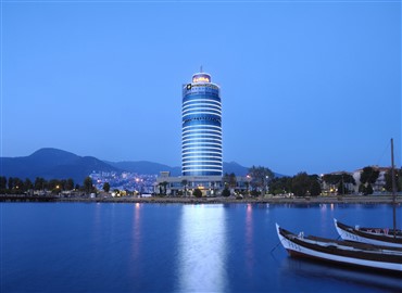 Wyndham Grand İzmir Özdilek 20 Yıldır Şehrin En İyi Oteli